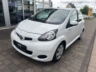 Gebraucht Toyota Aygo Cool 68 PS (50 kW) 2011 Weiß Kleinwagen
