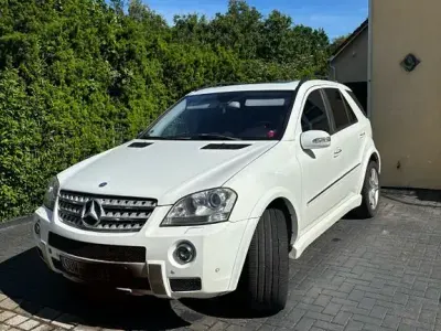Używany Mercedes ML500 AMG 306 KM (225 kW) 2005 Biały SUV