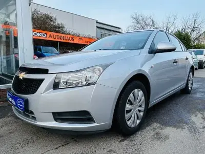 Gebraucht Chevrolet Cruze 113 PS (83 kW) 2010 Silber Limousine