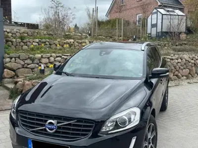 Używany Volvo XC60 Ocean Race 190 KM (139 kW) 2016 Czarny SUV