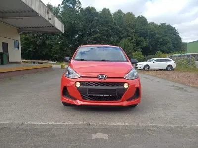 Gebraucht Hyundai i10 Pure 67 PS (49 kW) 2018 Rot Kleinwagen