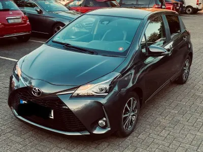 Gebraucht Toyota Yaris Club 72 PS (52 kW) 2019 Grau Kleinwagen