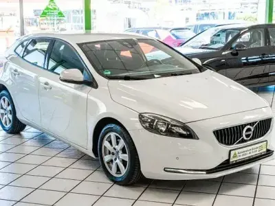 Usata Volvo V40 Kinetic 120 CV (88 kW) 2018 Bianco Berlina
