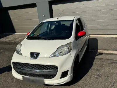 Gebraucht Peugeot 107 70 PS (51 kW) 2009 Weiß Kleinwagen