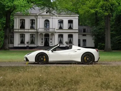 Gebraucht Ferrari 488 672 PS (494 kW) 2016 Weiß Cabrio