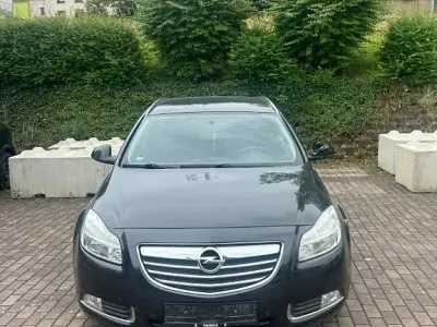 Gebraucht Opel Insignia Edition 160 PS (117 kW) 2012 Schwarz Kombi