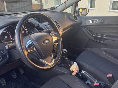 Gebraucht Ford Fiesta Celebration 82 PS (60 kW) 2016 Weiß Limousine