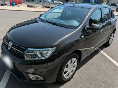 Używany Dacia Sandero 54 KM (39 kW) 2018 Czarny Sedan/Limuzyna