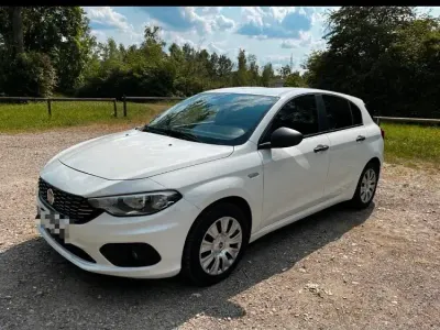 Gebraucht Fiat Tipo 95 PS (69 kW) 2018 Weiß Kleinwagen