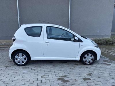 Gebraucht Toyota Aygo City 68 PS (50 kW) 2011 Weiß Kleinwagen