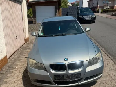 Gebraucht BMW 318 2008 Grau Limousine