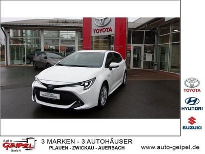 Schneeweiß Gebraucht 2021 Toyota Corolla Team Kombi | 22.450 € (Fairer Preis)