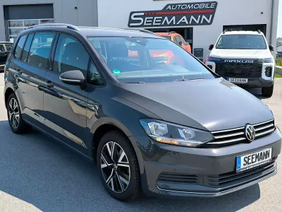 Gebraucht VW Touran Active 122 PS (89 kW) 2023 Grau Van / Kleinbus