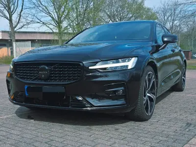 Gebraucht Volvo S60 Ultimate 250 PS (183 kW) 2023 Schwarz Limousine