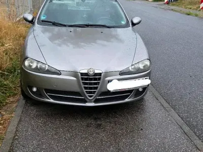 Gebraucht Alfa Romeo 147 120 PS (88 kW) 2006 Grau Kleinwagen