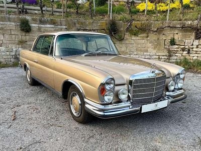 Usado Mercedes W111 SE 160 CV (117 kW) 1971 Beige Coupe