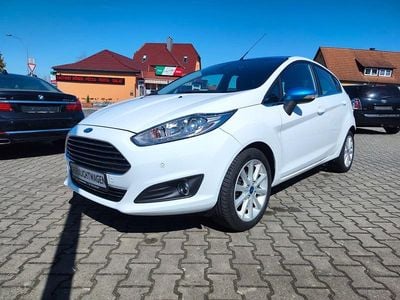 Gebraucht Ford Fiesta Titanium 125 PS (91 kW) 2016 Weiß Kleinwagen