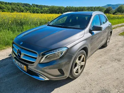Gebraucht Mercedes GLA180 122 PS (89 kW) 2016 Grau SUV