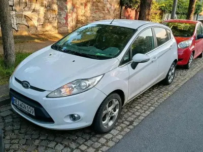 Gebraucht Ford Fiesta 82 PS (60 kW) 2010 Weiß Kleinwagen