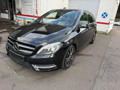 Gebraucht Mercedes B180 109 PS (80 kW) 2014 Schwarz Kleinwagen
