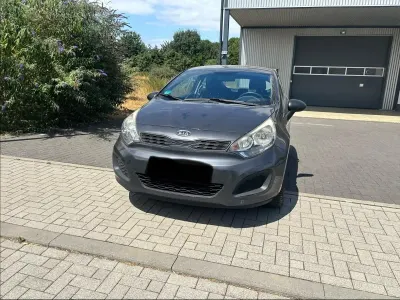 Gebraucht Kia Rio 86 PS (63 kW) 2012 Grau Kleinwagen