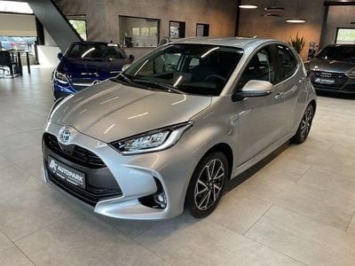 Begagnad Toyota Yaris Hybrid Team 140 HK (102 kW) 2022 Silver Sedan