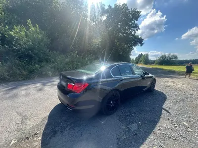 Usata BMW 750 408 CV (300 kW) 2010 Nero Berlina