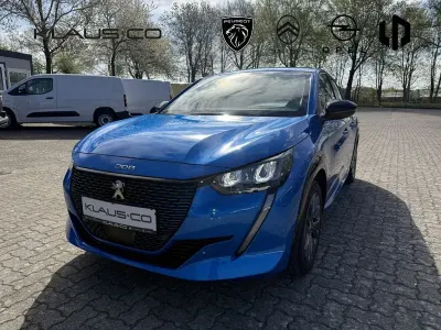 Gebraucht Peugeot e-208 Allure 100 kW (136 PS) 2022 Blau Kleinwagen