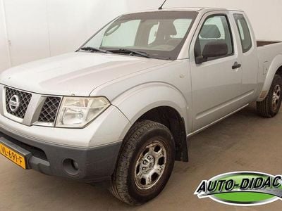 Grau Gebraucht 2007 Nissan Navara Abholung | 4.961 € (Teuer)