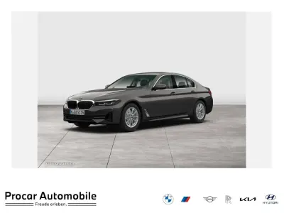 Gebraucht BMW 520 Sport Line 184 PS (135 kW) 2023 Sophistograu brillanteffekt Limousine