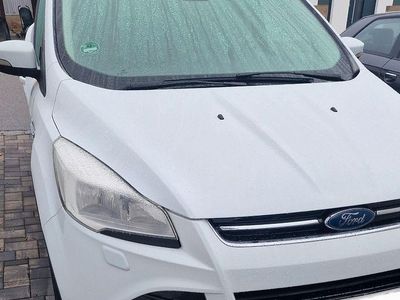 Gebraucht Ford Kuga Titanium 150 PS (110 kW) 2016 Weiß SUV