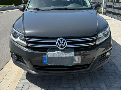 Gebraucht VW Tiguan Trendline 125 PS (91 kW) 2015 Grau SUV