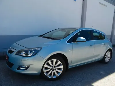 Gebraucht Opel Astra Cosmo 140 PS (102 kW) 2010 Blau Limousine