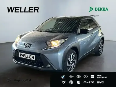 Gebraucht Toyota Aygo 72 PS (52 kW) 2025 Celestite grey / black mica (grau) Kleinwagen