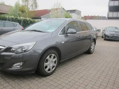 Gebraucht Opel Astra Sport 140 PS (102 kW) 2011 Grau Kombi