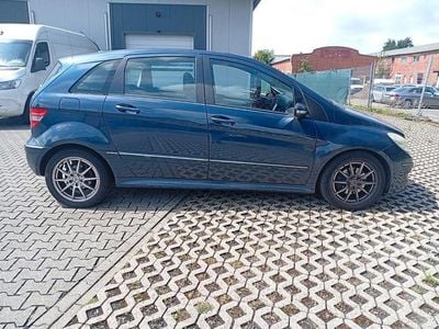 Mercedes B200