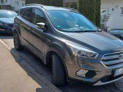 Gebraucht Ford Kuga Titanium 150 PS (110 kW) 2017 Grau SUV