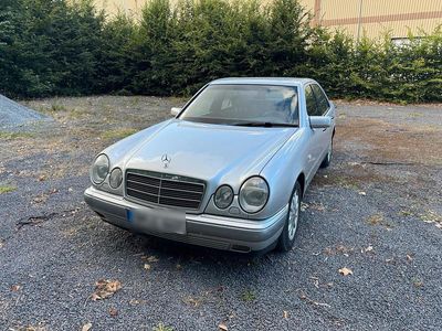 Mercedes E280