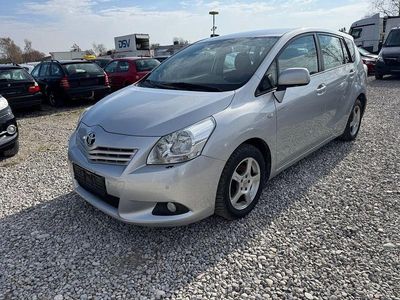 Gebraucht Toyota Verso 126 PS (92 kW) 2011 Silber Van / Kleinbus