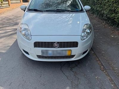 Gebraucht Fiat Grande Punto 77 PS (56 kW) 2009 Weiß Kleinwagen