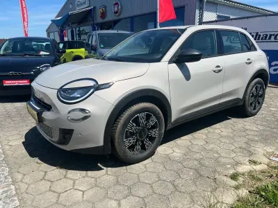 Neu Fiat 600 Business 110 PS (80 kW) 2026 Beige Limousine