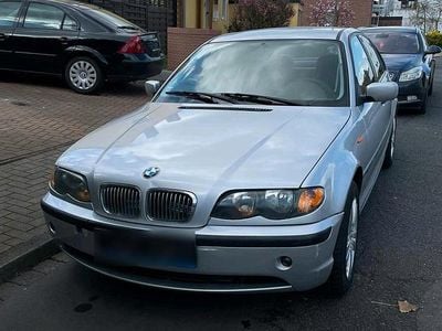 Second-hand BMW 318 143 CP (105 kW) 2003 Argintiu Berlinǎ