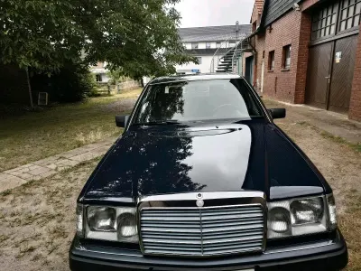 Gebraucht Mercedes E250 90 PS (66 kW) 1991 Blau Limousine