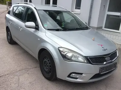 Gebraucht Kia Ceed 130 PS (95 kW) 2012 Grau Kleinwagen