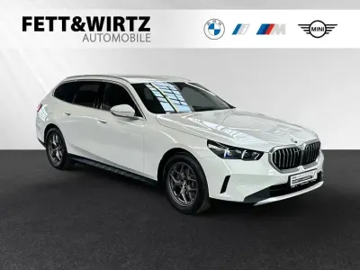 Gebraucht BMW 520 Sport Line 208 PS (152 kW) 2025 Alpinweiss Kombi