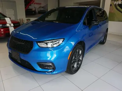 Neu Chrysler Pacifica 291 PS (214 kW) 2026 Blau Van