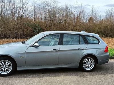 Begagnad BMW 325 218 HK (160 kW) 2005 Grå Kombi