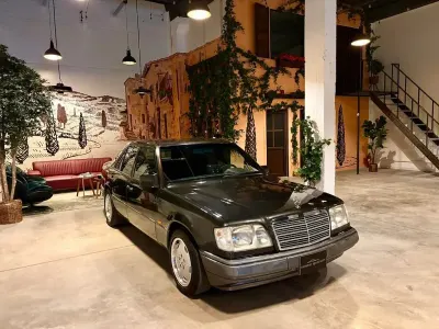 Gebraucht Mercedes E280 193 PS (141 kW) 1994 Schwarz Limousine