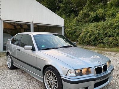BMW 323