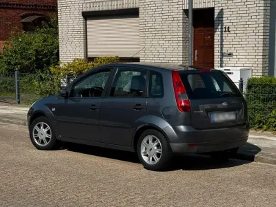 Gebraucht Ford Fiesta 80 PS (58 kW) 2005 Grau Kleinwagen